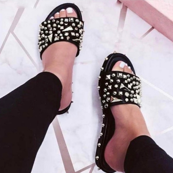 ❤RESTOCKED ❤ CRAZY FLAT SPIKE SLIP ON GOLD - Picture 4 of 5